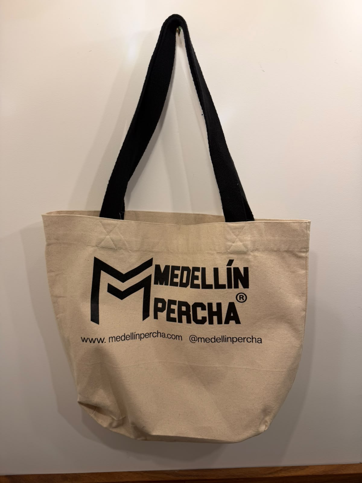 Medellin Percha - Tote Bag Negro