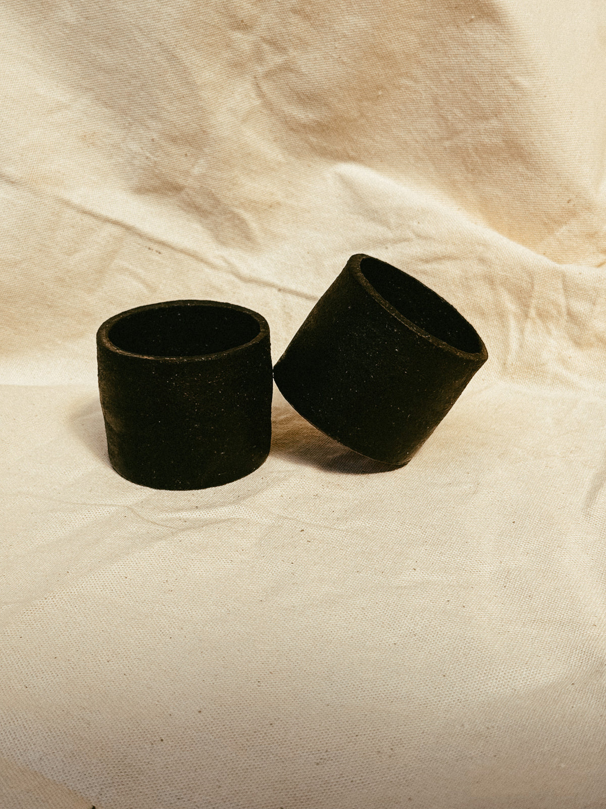 LANIAKEA STUDIO | VASO PEQUEÑO CERÁMICA NEGRO