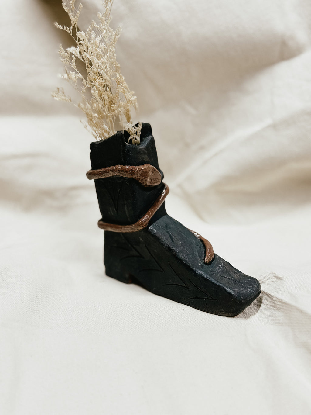 LANIAKEA STUDIO | FLORERO BOTA
